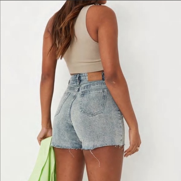 Missguided recycled blue raw hem denim shorts - Picture 3 of 3